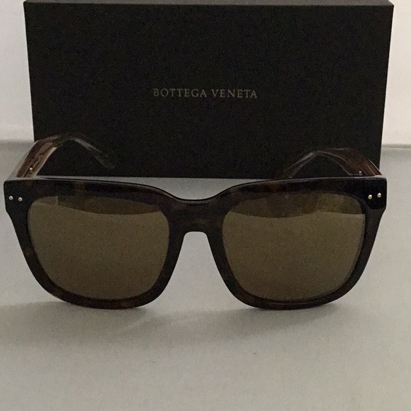 BOTTEGA VENETA SUNGLASSES FOR LADIES. main image 4